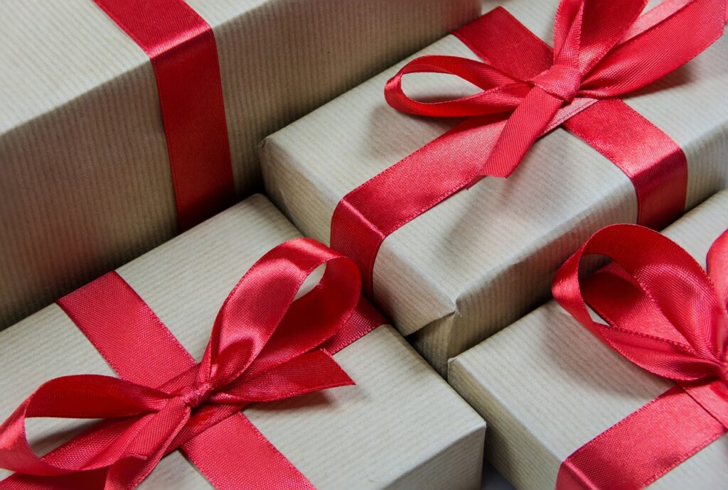 presents, gifts, traditional, ribbon, packaging, surprise, happy birthday, package, christmas, anniversary